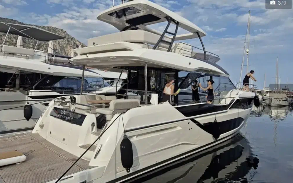slider 0 Prestige Yachts F5.7
