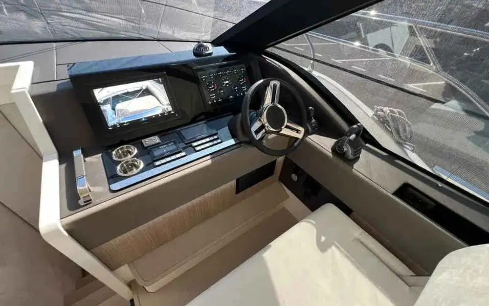 slider 9 Prestige Yachts F5.7