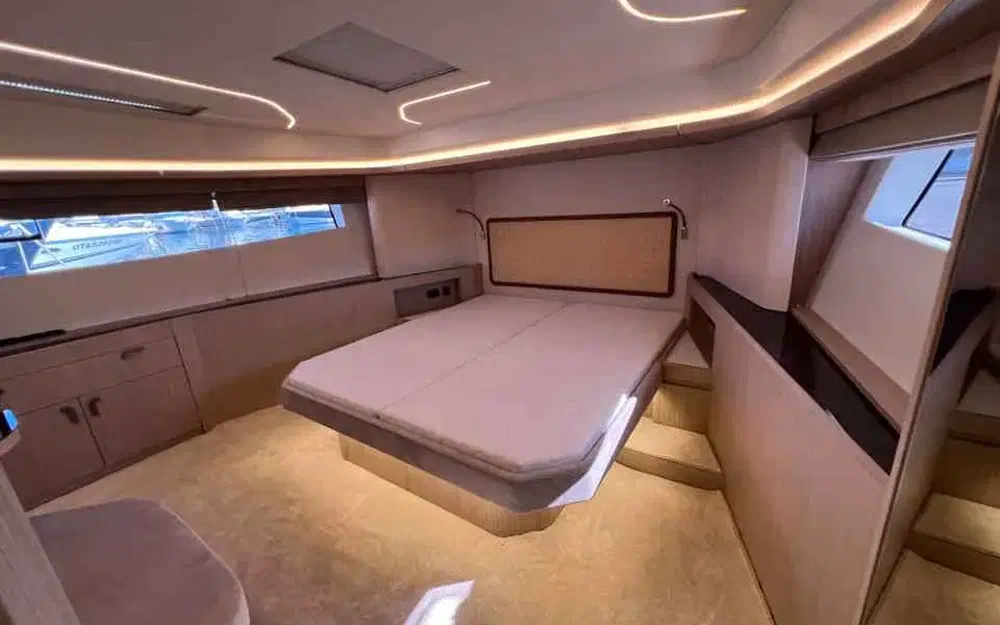 slider 12 Prestige Yachts F5.7