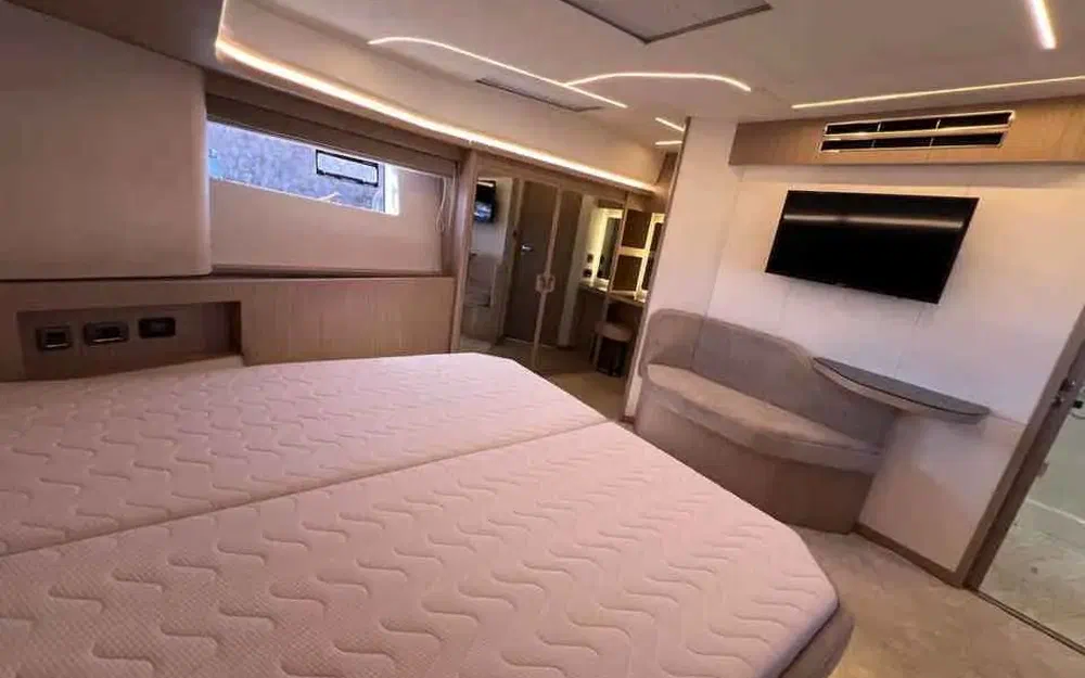 slider 13 Prestige Yachts F5.7
