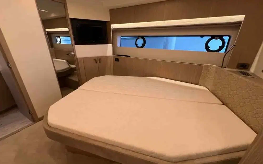 slider 17 Prestige Yachts F5.7