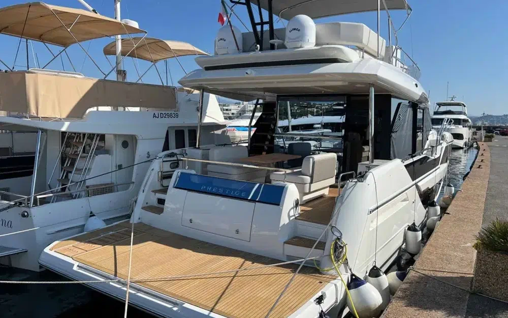 slider 1 Prestige Yachts F5.7