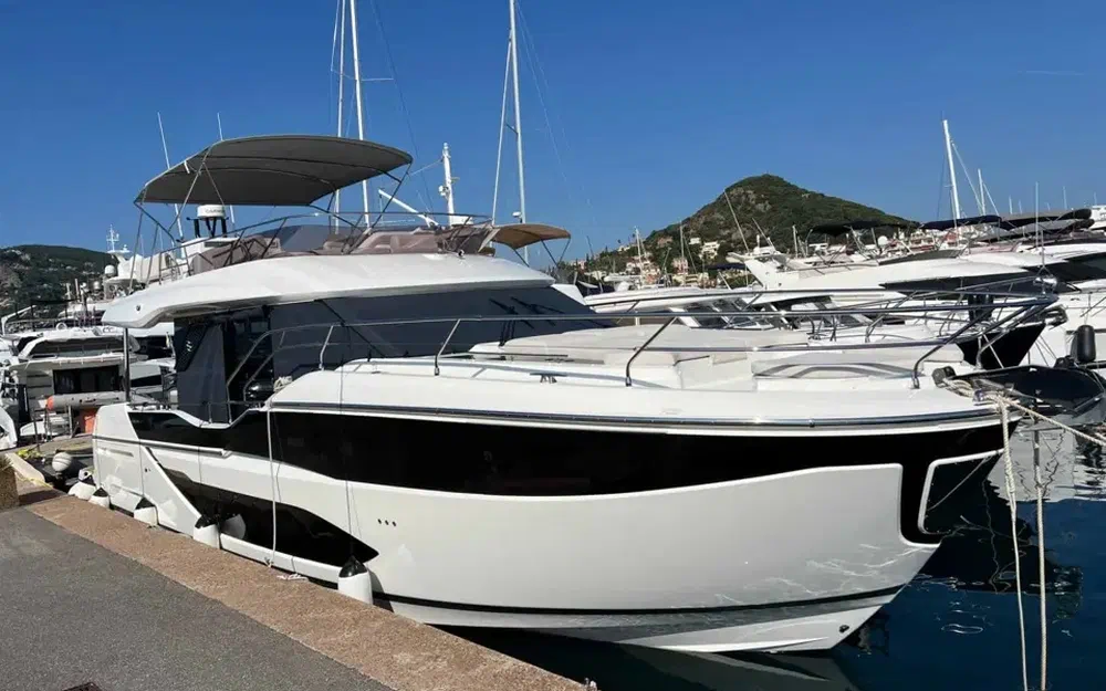 slider 2 Prestige Yachts F5.7