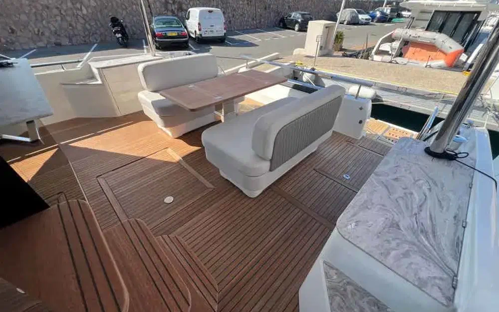 slider 3 Prestige Yachts F5.7