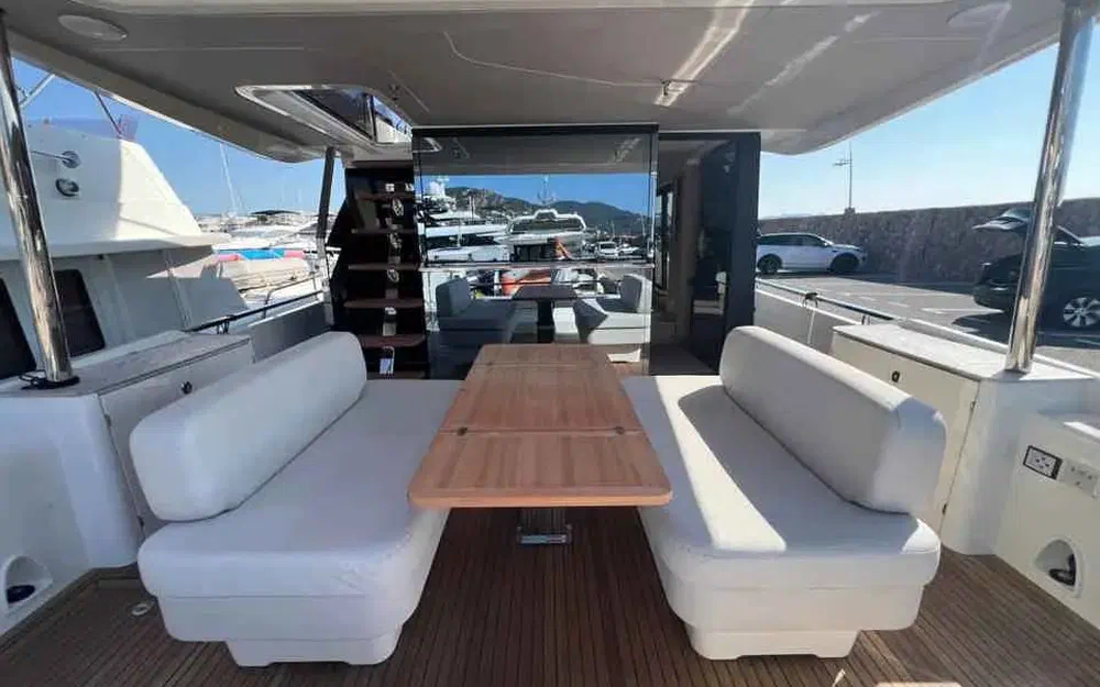 slider 4 Prestige Yachts F5.7