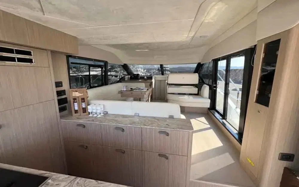 slider 6 Prestige Yachts F5.7