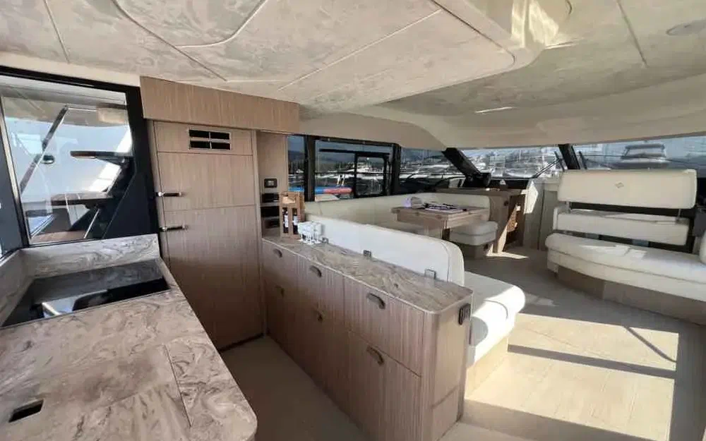 slider 7 Prestige Yachts F5.7
