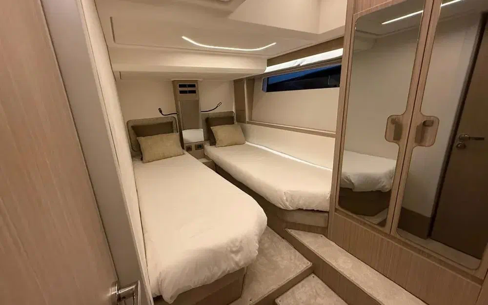slider 10 Prestige Yachts F4.9