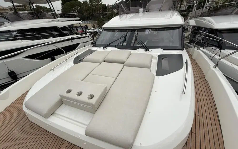 slider 12 Prestige Yachts F4.9