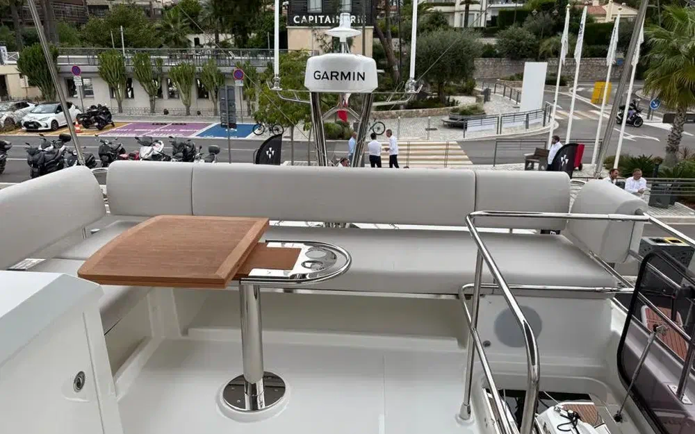 slider 14 Prestige Yachts F4.9