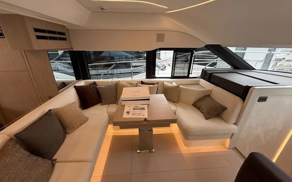 slider 3 Prestige Yachts F4.9