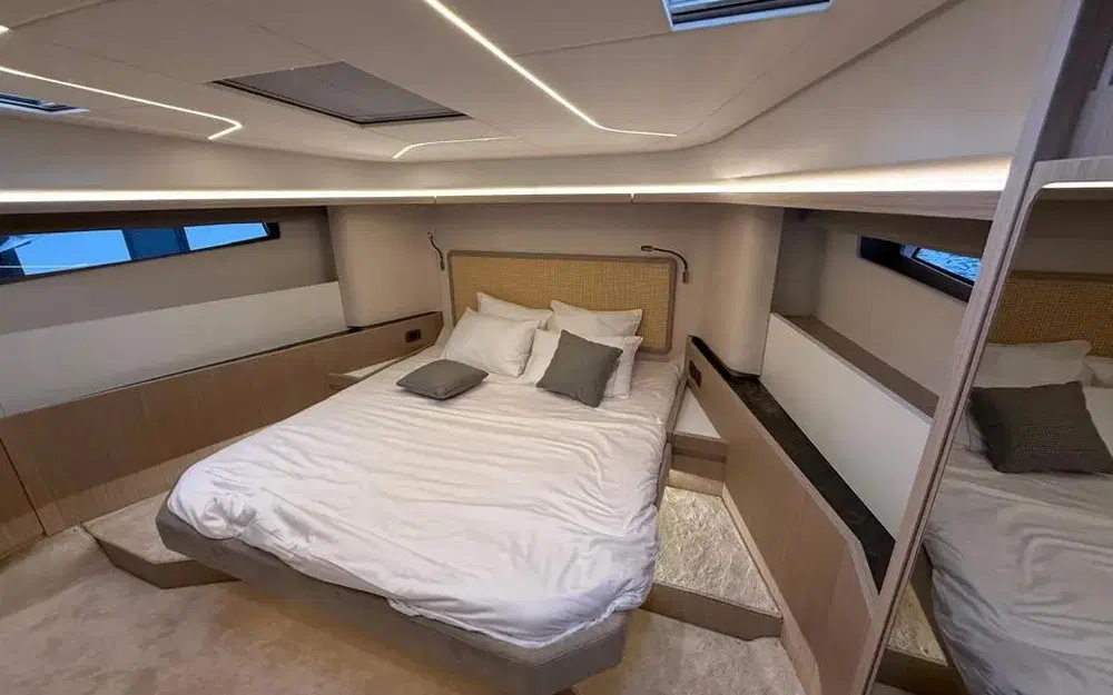 slider 5 Prestige Yachts F4.9
