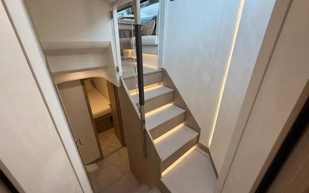 slider 8 Prestige Yachts F4.9