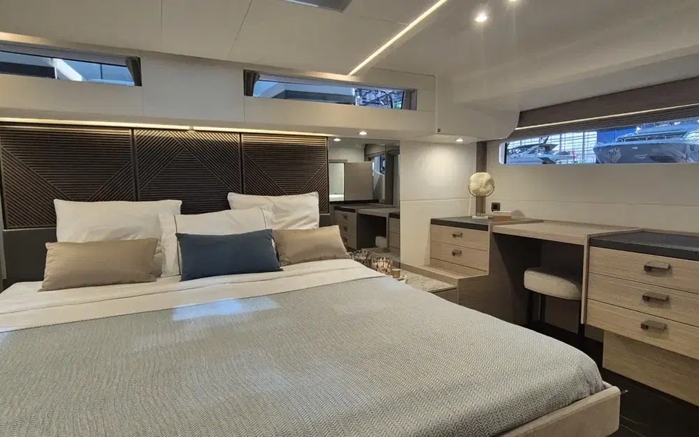 slider 13 Prestige Yachts M48