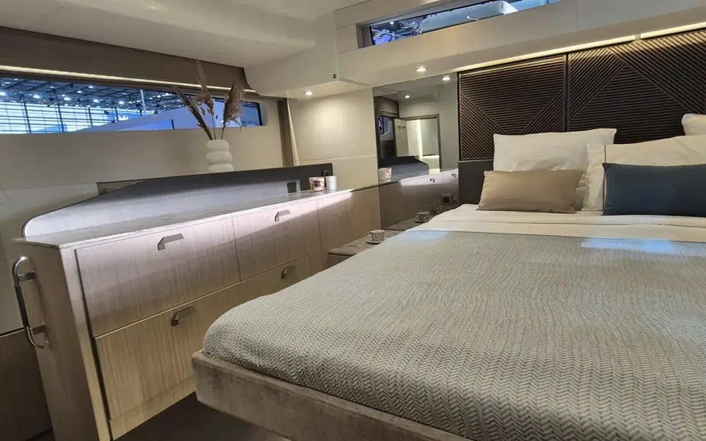 slider 14 Prestige Yachts M48