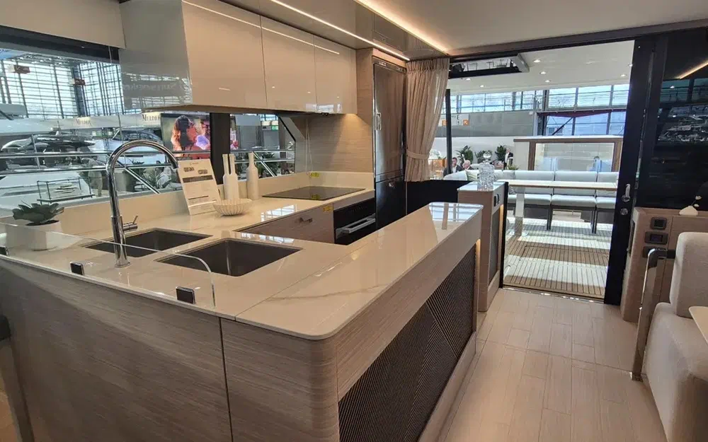 slider 15 Prestige Yachts M48