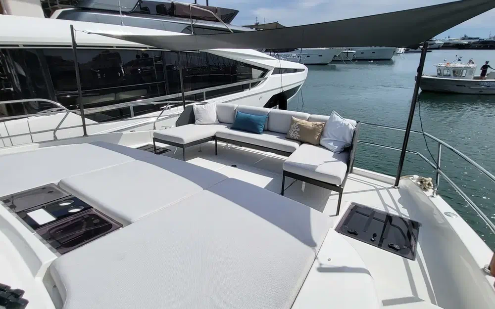 slider 2 Prestige Yachts M48