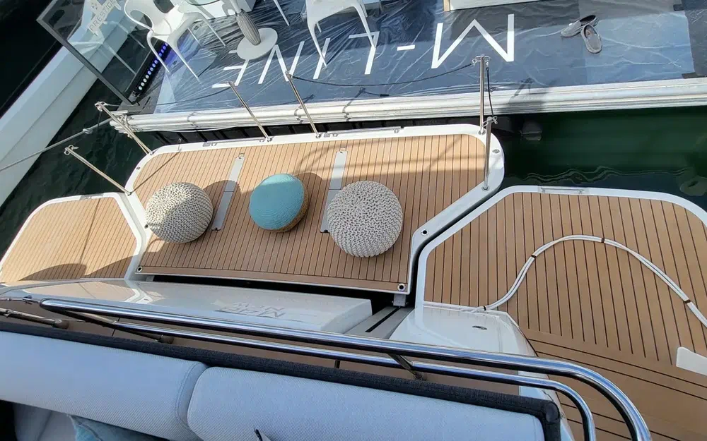 slider 3 Prestige Yachts M48