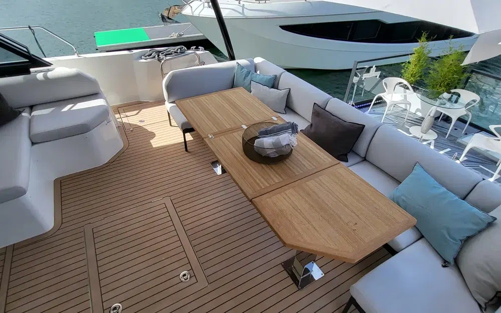 slider 5 Prestige Yachts M48