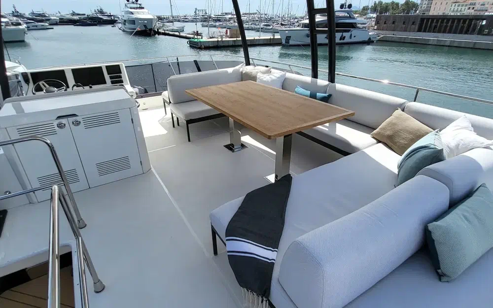 slider 7 Prestige Yachts M48