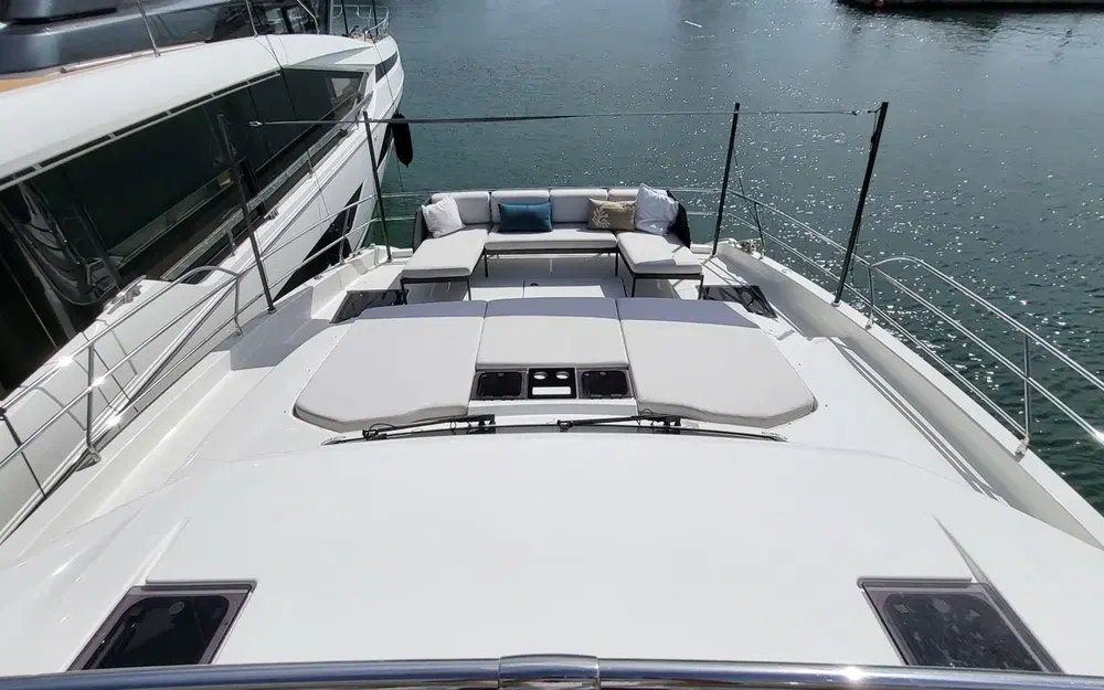 slider 8 Prestige Yachts M48