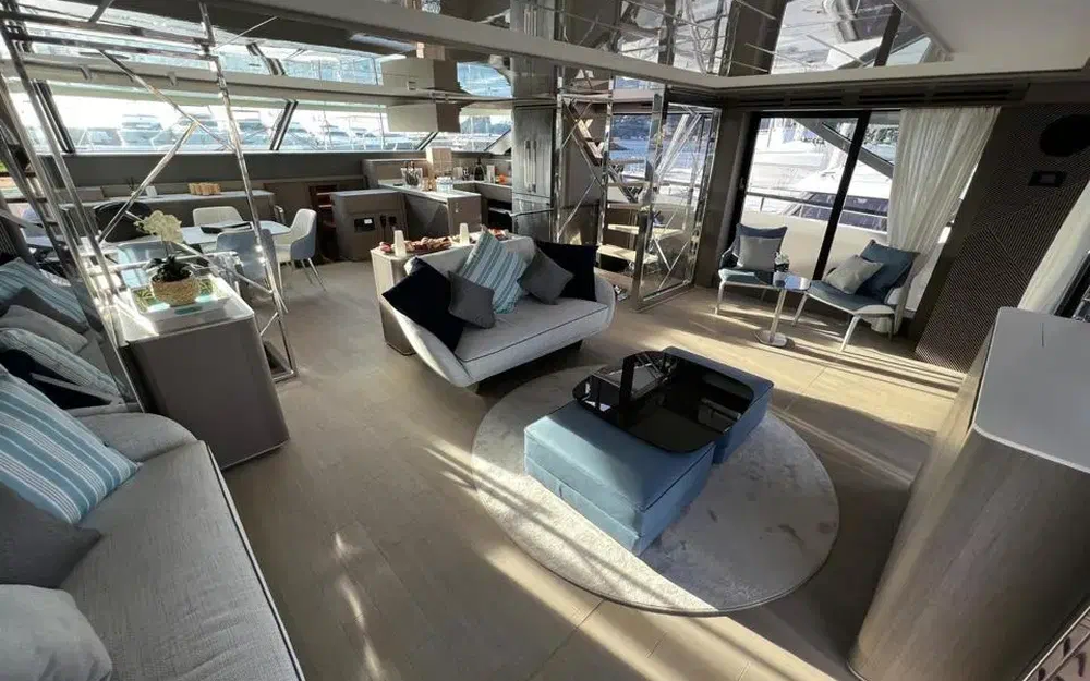 slider 10 Prestige Yachts M8