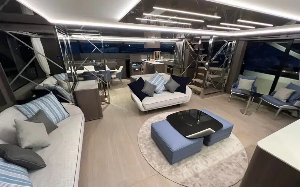 slider 11 Prestige Yachts M8