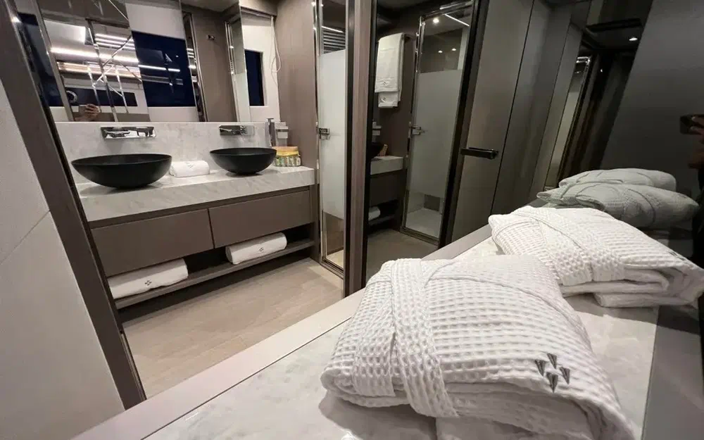 slider 19 Prestige Yachts M8