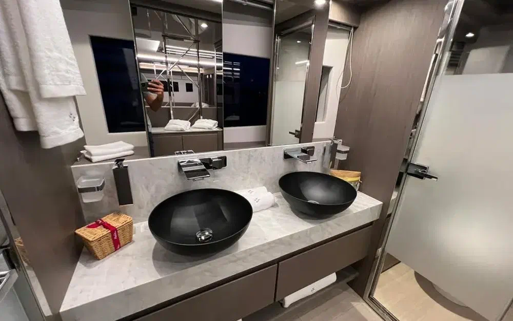 slider 20 Prestige Yachts M8