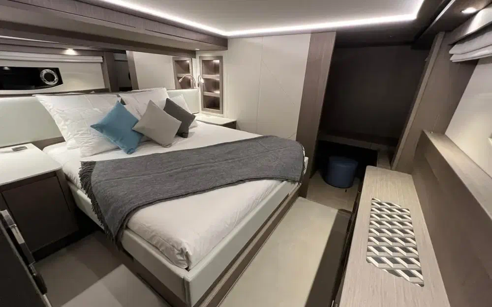 slider 21 Prestige Yachts M8