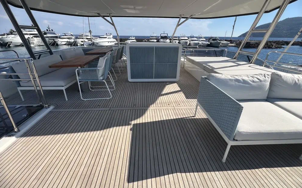 slider 33 Prestige Yachts M8