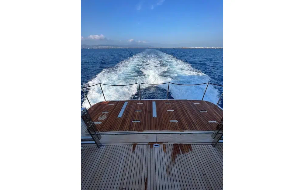 slider 4 Prestige Yachts M8