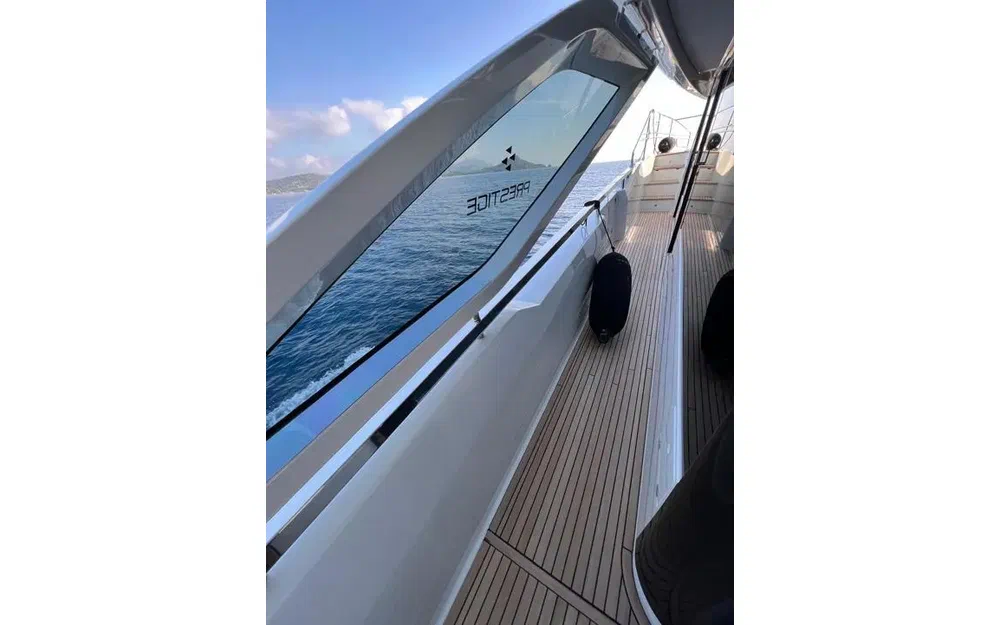slider 5 Prestige Yachts M8