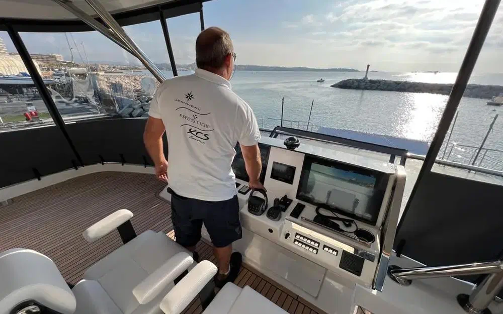 slider 8 Prestige Yachts M8