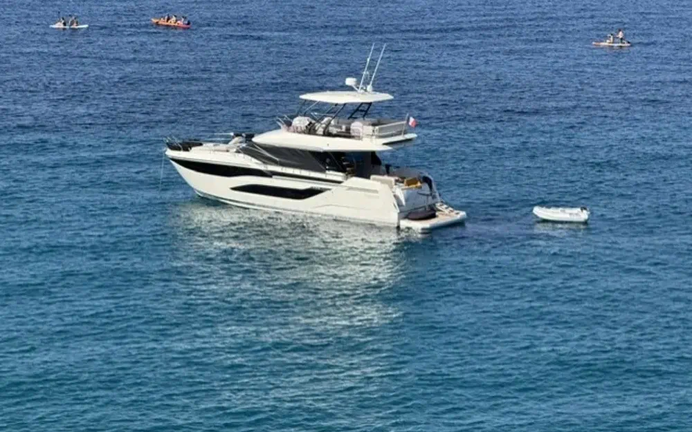 slider 0 Prestige Yachts F4.9