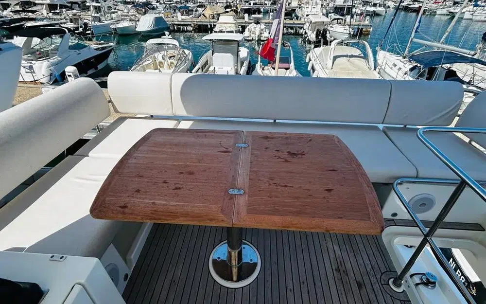 slider 9 Prestige Yachts F4.9