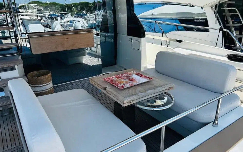 slider 11 Prestige Yachts F4.9