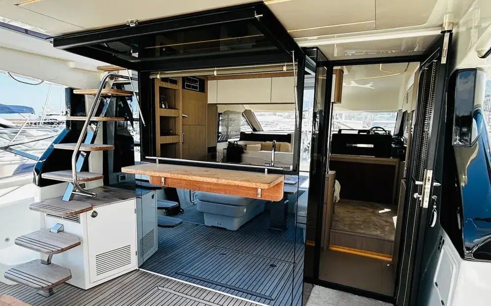 slider 14 Prestige Yachts F4.9