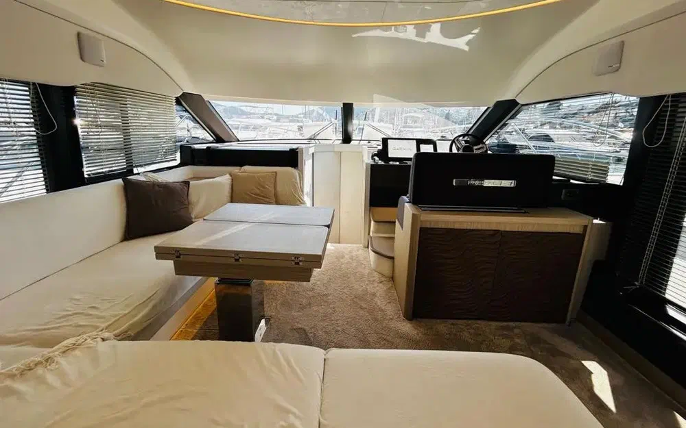 slider 16 Prestige Yachts F4.9