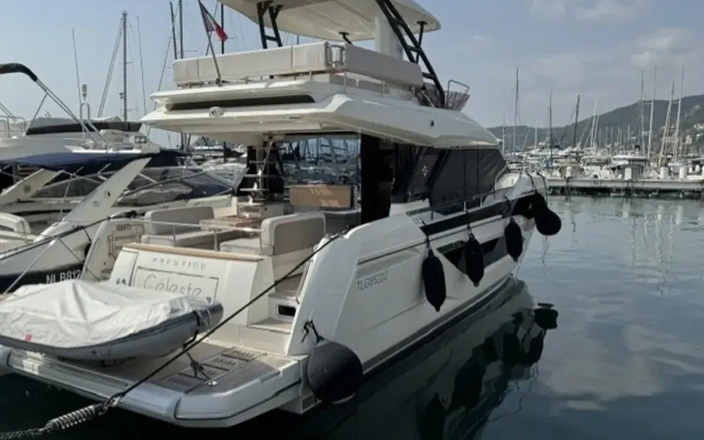 slider 1 Prestige Yachts F4.9