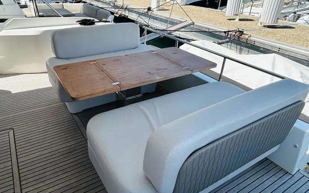 slider 32 Prestige Yachts F4.9