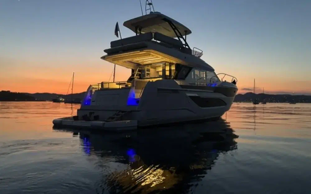 slider 3 Prestige Yachts F4.9