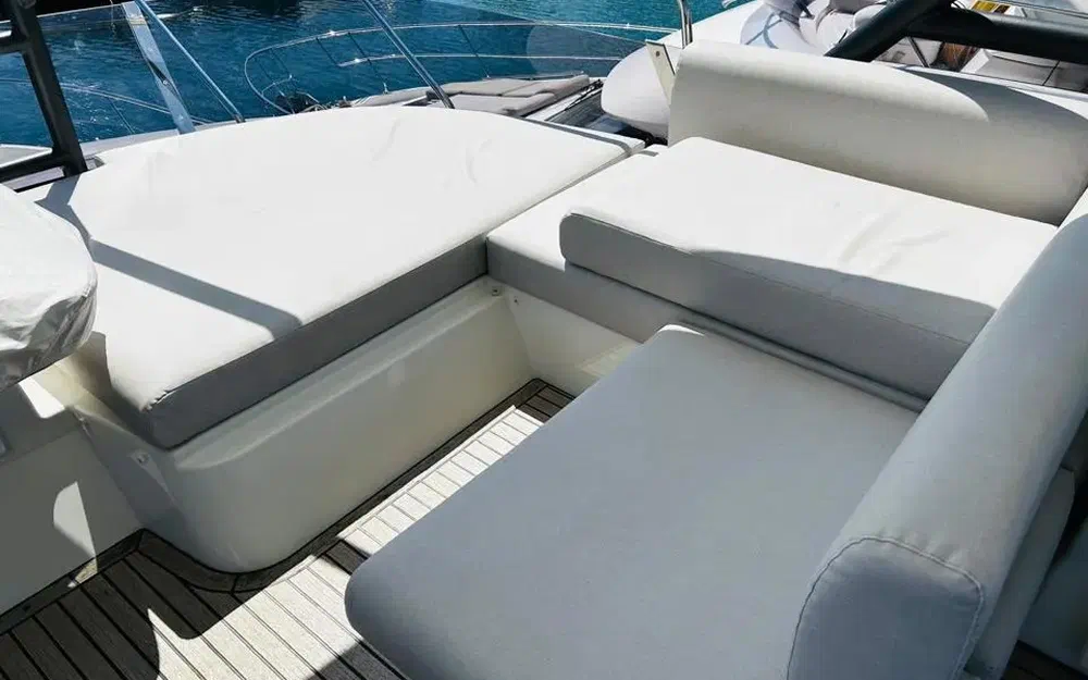 slider 6 Prestige Yachts F4.9