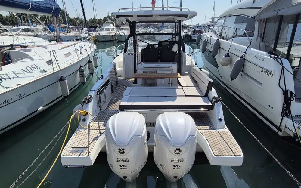 slider 1 Jeanneau Cap Camarat 9.0 WA Serie 2