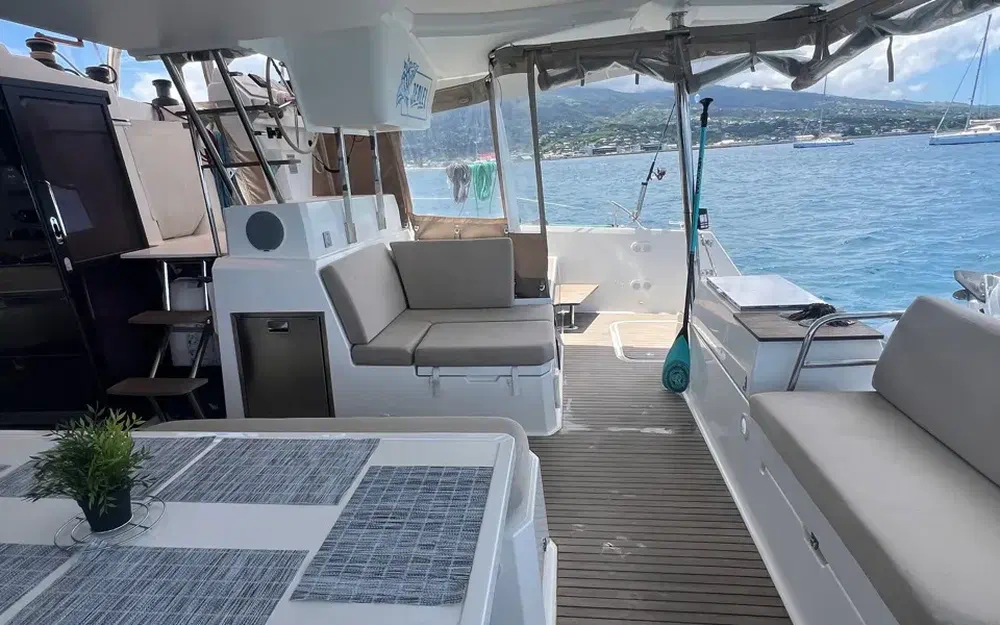 slider 11 Fountaine Pajot Elba 45