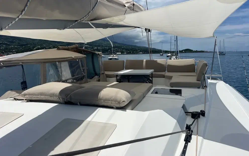 slider 3 Fountaine Pajot Elba 45