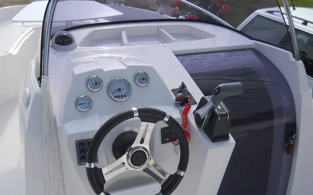 slider 6 Selection Boats Aston 20