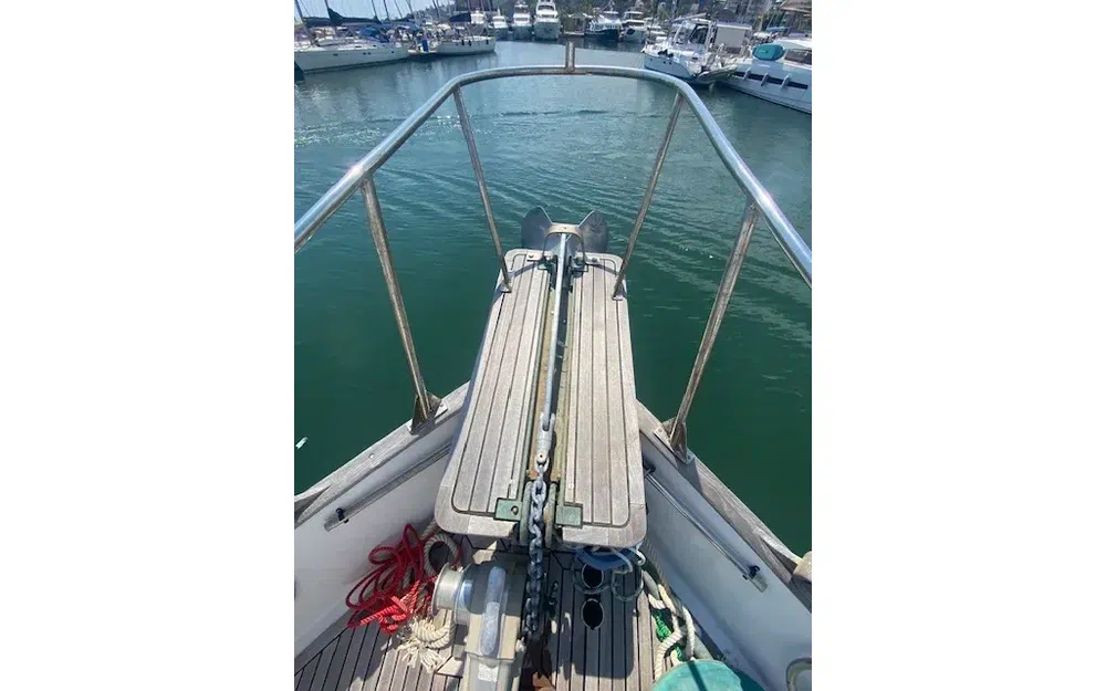 slider 6 Grand Banks 42 Classic