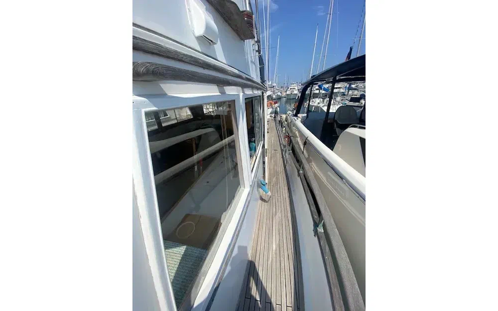 slider 10 Grand Banks 42 Classic