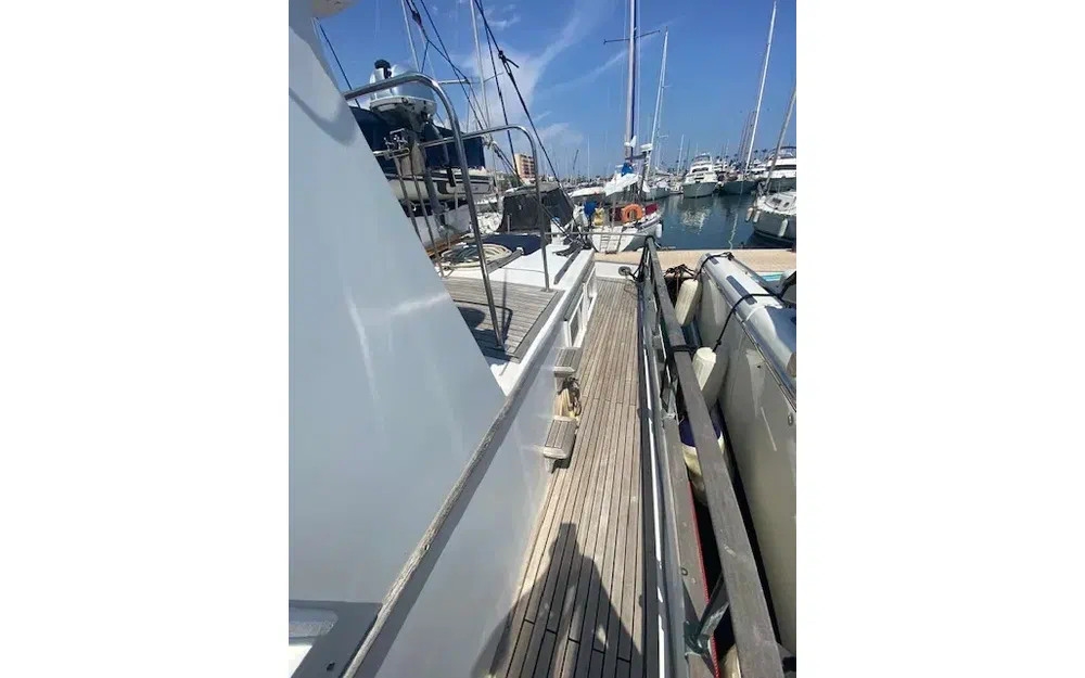 slider 11 Grand Banks 42 Classic